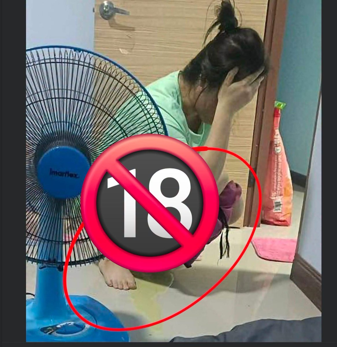 pkcpnx's tweet photo. ชายวัย 40 ปี เล่าว่าถูกหญิงที่อ้างตัวเป็นร่างทรงและหมอดู หลอกให้เชื่อว่าเป็นคู่บุญคู่บารมีจากอดีตชาติ ก่อนค่อย ๆ ควบคุมชีวิต ยึดโทรศัพท์ จำกัดการติดต่อคนรอบตัว บังคับเรื่องเงิน และทำร้ายร่างกาย

เจ้าตัวอ้างว่าพยายามหนีหลายครั้งแต่ไม่สำเร็จ กระทั่งวันที่ 2 มิ.ย. ถูกฟันแขนจนบาดเจ็บสาหัส แต่ไม่ได้รับการรักษาอย่างเหมาะสม ทำให้ต้องทนอยู่กับแผลเกือบสัปดาห์

ต่อมาเขาส่งสัญญาณขอความช่วยเหลือผ่านคลิป TikTok จนเพื่อนสังเกตเห็น และประสานตำรวจเข้าช่วยเหลือออกจากคอนโดได้เมื่อวันที่ 8 มิ.ย.

ปัจจุบันอยู่ระหว่างรักษาตัว พร้อมเตือนให้ระวังบุคคลที่อ้างตัวมีพลังพิเศษหรือใช้ความเชื่อเข้าครอบงำผู้อื่นชายวัย 40 ปี เล่าว่าถูกหญิงที่อ้างตัวเป็นร่างทรงและหมอดู หลอกให้เชื่อว่าเป็นคู่บุญคู่บารมีจากอดีตชาติ ก่อนค่อย ๆ ควบคุมชีวิต ยึดโทรศัพท์ จำกัดการติดต่อคนรอบตัว บังคับเรื่องเงิน และทำร้ายร่างกาย

เจ้าตัวอ้างว่าพยายามหนีหลายครั้งแต่ไม่สำเร็จ กระทั่งวันที่ 2 มิ.ย. ถูกฟันแขนจนบาดเจ็บสาหัส แต่ไม่ได้รับการรักษาอย่างเหมาะสม ทำให้ต้องทนอยู่กับแผลเกือบสัปดาห์

ต่อมาเขาส่งสัญญาณขอความช่วยเหลือผ่านคลิป TikTok จนเพื่อนสังเกตเห็น และประสานตำรวจเข้าช่วยเหลือออกจากคอนโดได้เมื่อวันที่ 8 มิ.ย.

ปัจจุบันอยู่ระหว่างรักษาตัว พร้อมเตือนให้ระวังบุคคลที่อ้างตัวมีพลังพิเศษหรือใช้ความเชื่อเข้าครอบงำผู้อื่น