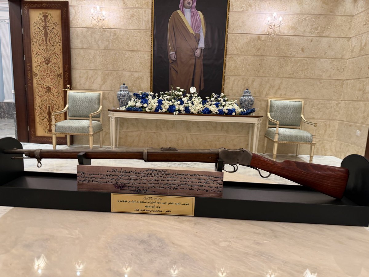 omarbinragosh's tweet photo. تشرفنا وسعدنا نحن أفرد أسرة آل الرقوش بزيارة كريمة في منزل والدي من صاحب السمو الملكي الامير عبدالعزيز بن سعود بن نايف بن عبدالعزيز وزير الداخلية وصاحب السمو الملكي الامير حسام بن سعود بن عبدالعزيز أمير منطقة الباحة وسمو نائبة الامير فهد بن سعد بن عبدالله آل سعود ، كما شاركنا شاعرنا القدير الدكتور عبدالواحد بن سعود @WdBdalwahd  بقصيدة نالت استحسان الجميع، فلهم منا وافر الشكر وعظيم الأمتنان.