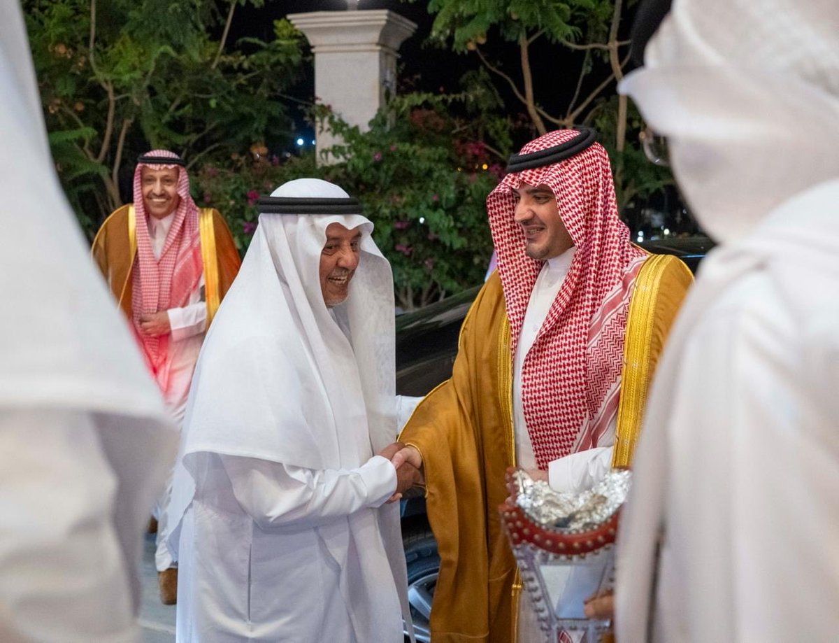 omarbinragosh's tweet photo. تشرفنا وسعدنا نحن أفرد أسرة آل الرقوش بزيارة كريمة في منزل والدي من صاحب السمو الملكي الامير عبدالعزيز بن سعود بن نايف بن عبدالعزيز وزير الداخلية وصاحب السمو الملكي الامير حسام بن سعود بن عبدالعزيز أمير منطقة الباحة وسمو نائبة الامير فهد بن سعد بن عبدالله آل سعود ، كما شاركنا شاعرنا القدير الدكتور عبدالواحد بن سعود @WdBdalwahd  بقصيدة نالت استحسان الجميع، فلهم منا وافر الشكر وعظيم الأمتنان.