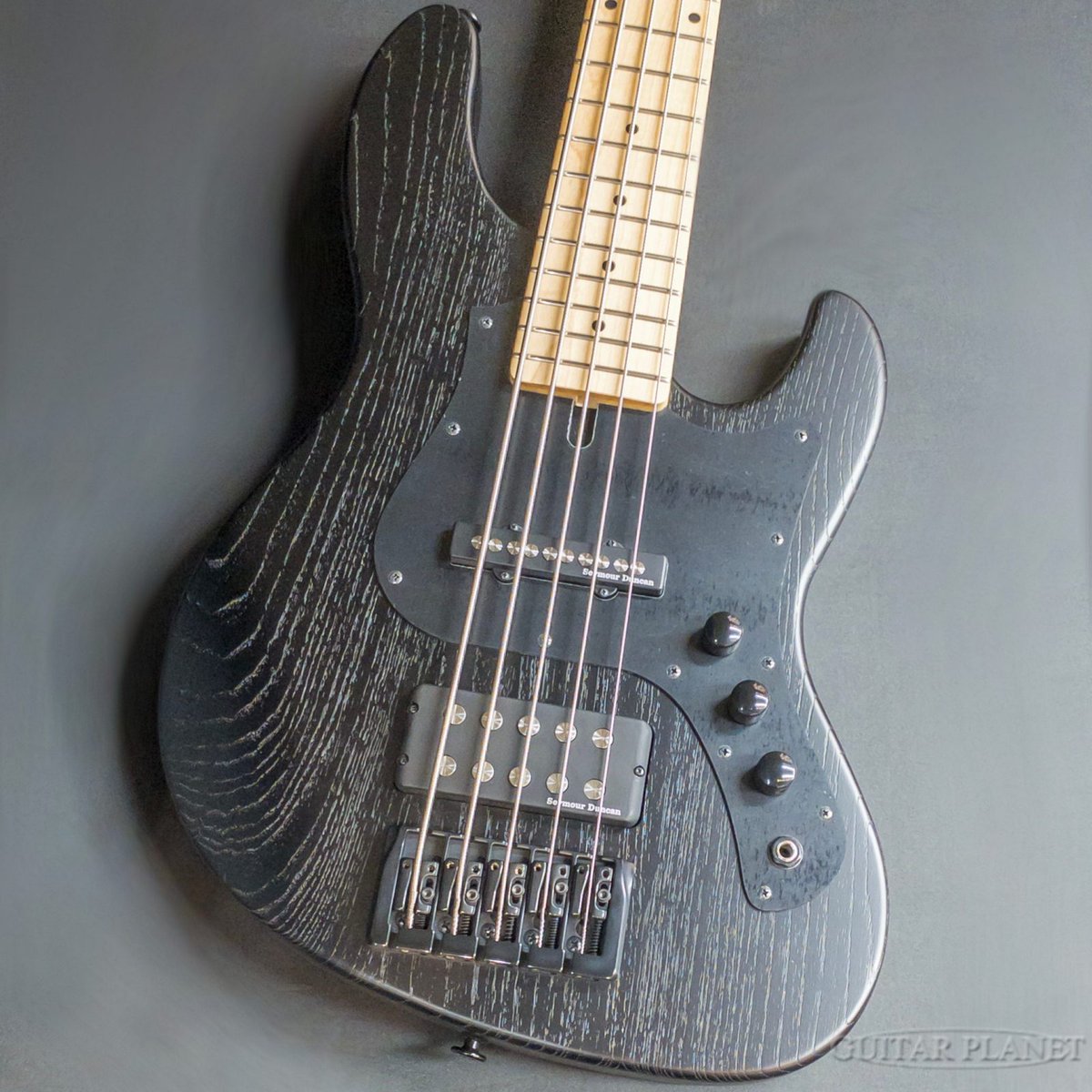 バキバキの杢目がめちゃくちゃ格好いい5弦ベースです💥 FUJIGEN(FGN