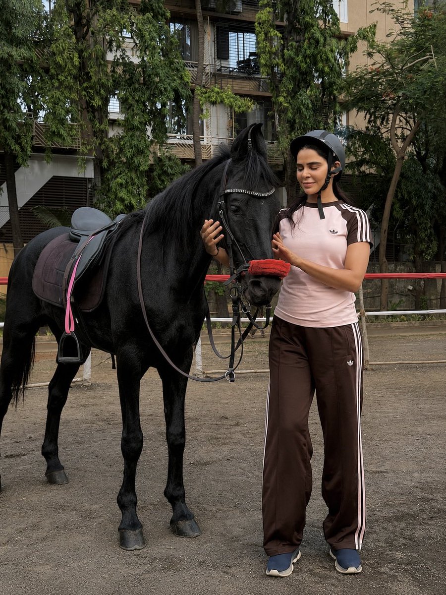 ChandelNivedita's tweet photo. Trust, loyalty & endless rides…. 🐎🌺😍
.
.
.
.
.
#niveditachandel #niveditachandelmodel #horseriding #instamood #mumbaidiaries https://t.co/w8f6iwaJzl