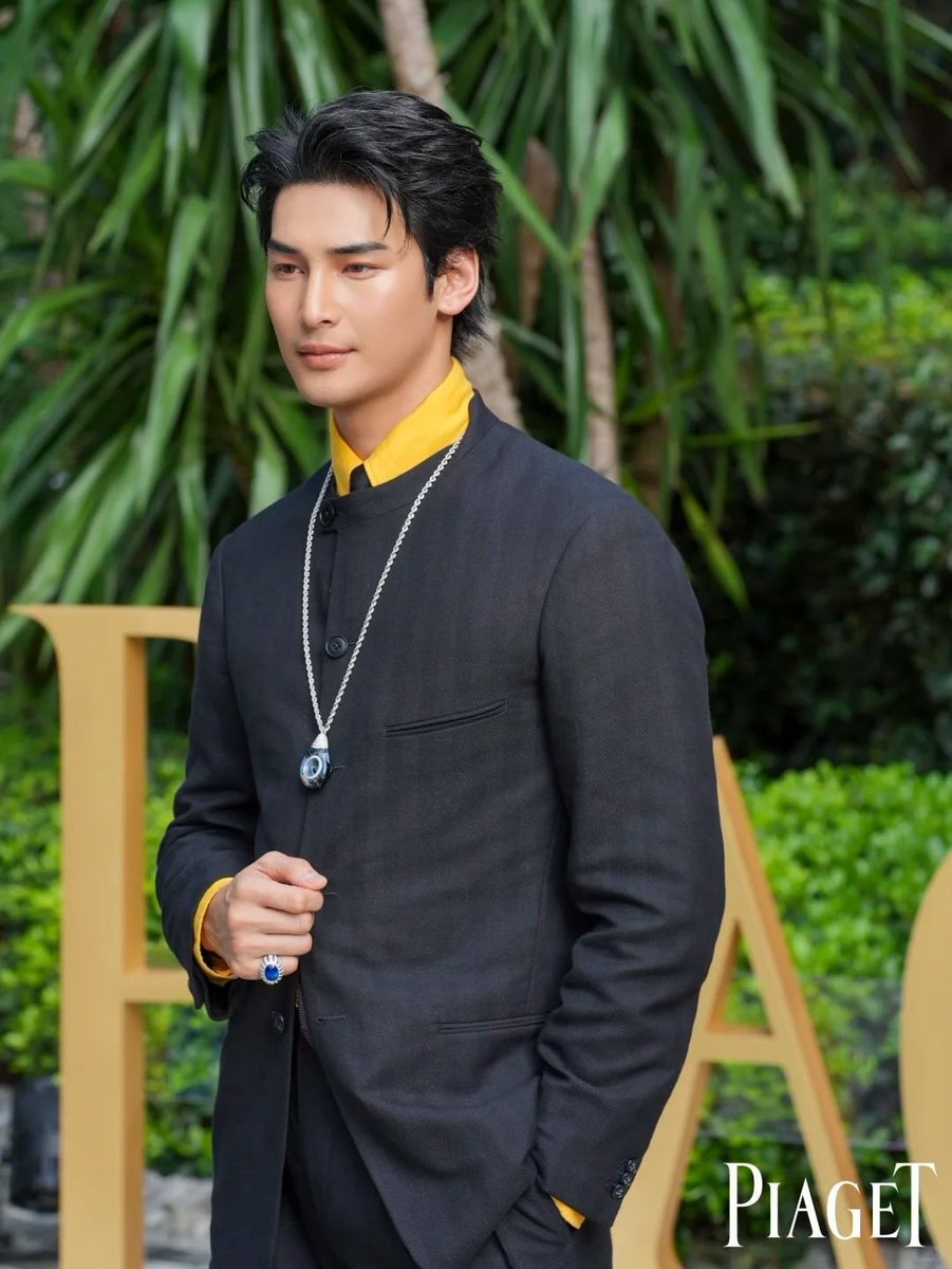 gambogetree's tweet photo. Fun fact: apo never hires a stylist for piaget events. He styles himself and wears outfits from his own closet, and he never misses when it comes to fashion👏 people who are confident in their own style and taste are just so hot🫦

#ApoxPiagetColoursOfExtraleganza https://t.co/q14qJgAk1y