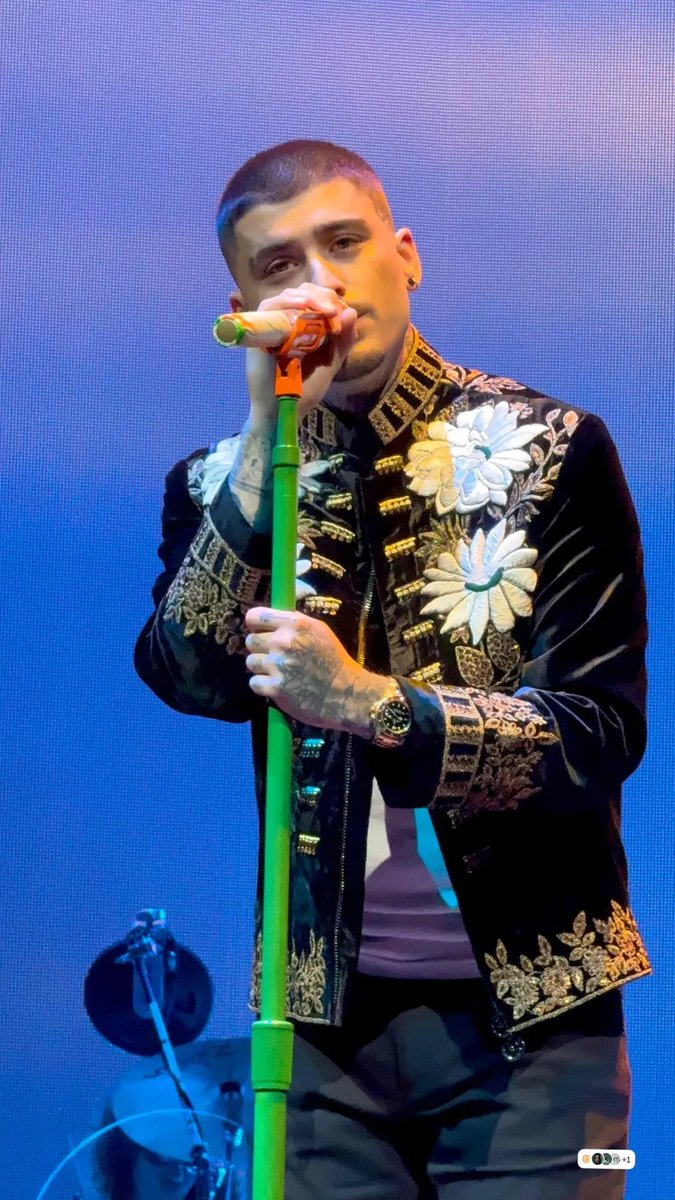 lucozaddyy's tweet photo. he looks so good. https://t.co/iE9BhXIoB6