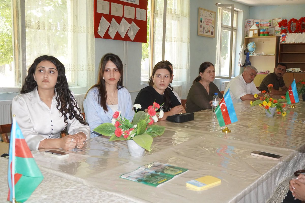 YAPNeftcala's tweet photo. "Ulu Öndər Heydər Əliyevin milli dövlət quruculuğu strategiyası" mövzusunda maarifləndirmə tədbiri keçirilib.
#YAPNeftchala
https://t.co/zywU3EpZKN https://t.co/AriK9vIuLh