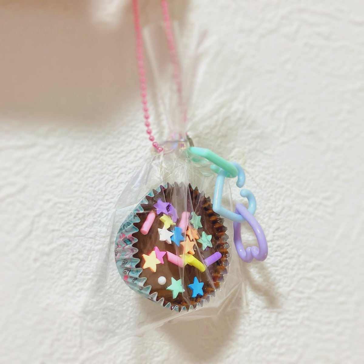 usami_akuma's tweet photo. 平成女児の友チョコ（食べれないやつ）できた！
今度掲載するよ₍ᐢɞ̴̶̷.̮ɞ̴̶̷ᐢ₎🍫

.
#ハンドメイド #平成レトロ #友チョコ https://t.co/g239UVaZC3