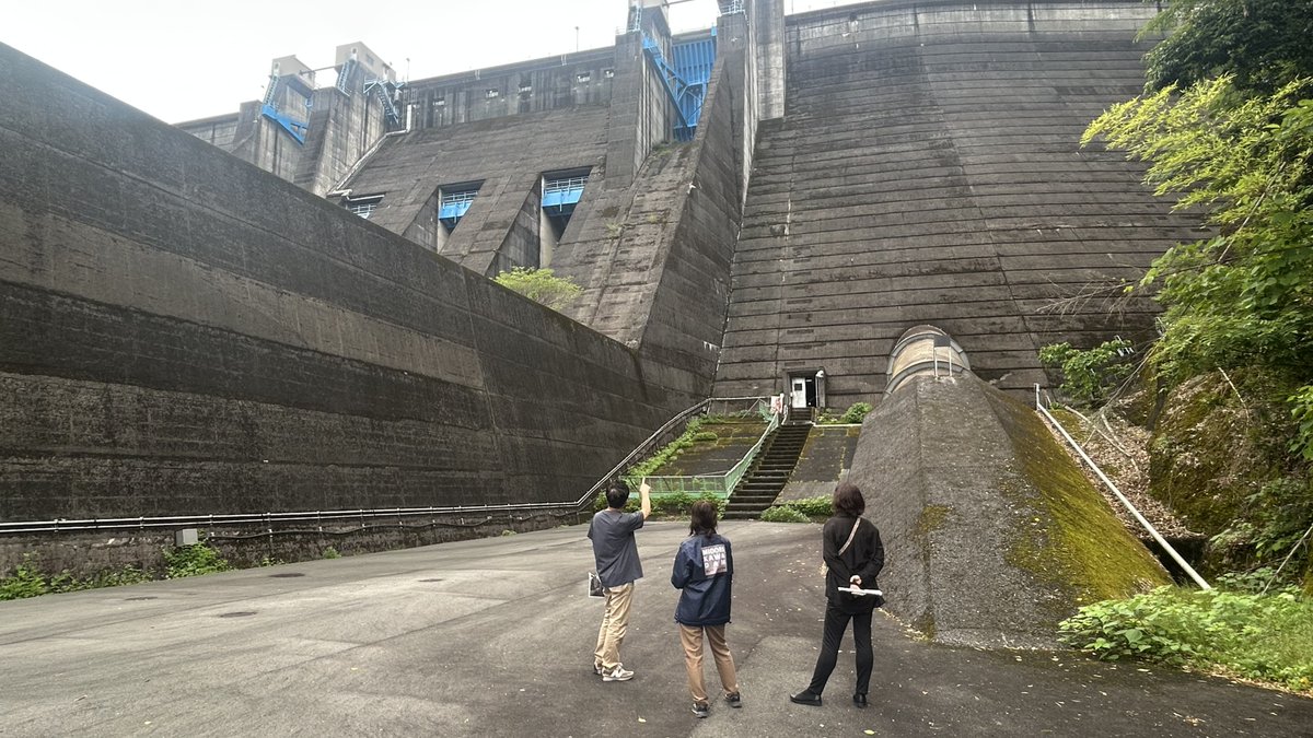 mlit_midori's tweet photo. 緑川ダムではおひとり様からでも
ダム見学できます
先日いらっしゃった見学者さま
ダムのこと含め、ものすごくお詳しく・・
こちらが終始　色んな事を
教えていただくこととなりました
ご夫婦の素敵な掛け合いに
こちらまで笑顔になる見学会でした！

＃緑川ダム
＃熊本県美里町
＃奥様ナイスアシスト https://t.co/24CU4FxUI0