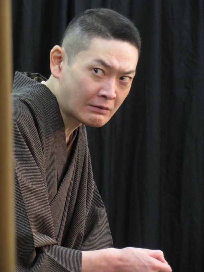 rakugoten's tweet photo. お直し、富久、心中時雨傘。
厄介なネタのリクエストも、嫌な顔ひとつせずに引き受けてくれたな…。
いや、思い出の改ざんだ。けっこう面倒くさそうな顔してた（笑） https://t.co/ZbUAIDFhpI