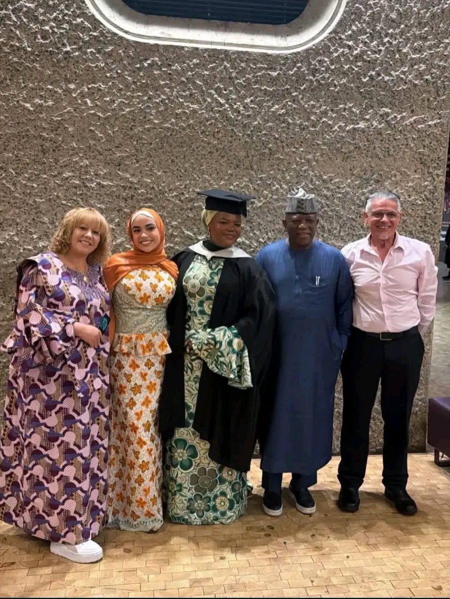 ishaqsamaila5's tweet photo. A proud father, a proud daughter. 

Senator Abdulaziz Yari attended the graduation ceremony of his daughter, Amina Yari, celebrating her academic success and bright future ahead. ✨ https://t.co/vnFRS1R7Nf