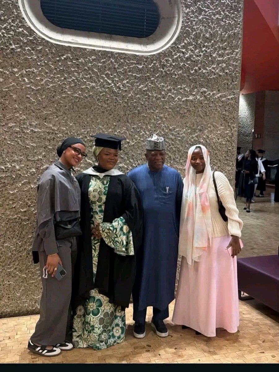 ishaqsamaila5's tweet photo. A proud father, a proud daughter. 

Senator Abdulaziz Yari attended the graduation ceremony of his daughter, Amina Yari, celebrating her academic success and bright future ahead. ✨ https://t.co/vnFRS1R7Nf
