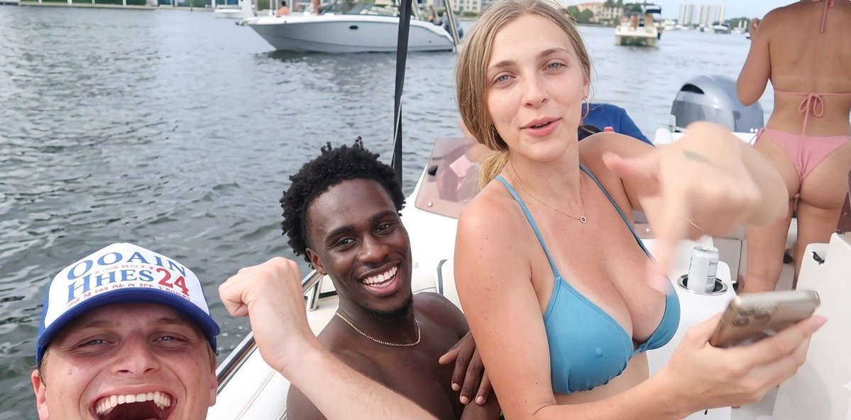 katiecousinss__'s tweet photo. I always wonder what happened with the girl. The white boy looser is her boyfriend. 😅 https://t.co/JemZPS9Poe