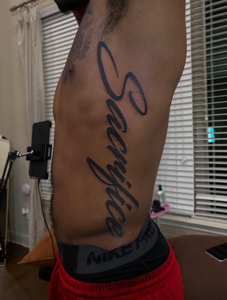 spursarchives's tweet photo. Carter Bryant, Dylan Harper and Stephon Castle got tattoos together today!

Harper had a “Sacrifice” tattoo along his rib cage.
Castle had “Quanette” tattoo honoring his mother, on the back of his hand
Bryant tattoed “LTFF” on his index finger.

(via tattedupbytay on Instagram) https://t.co/uOxw5qJslS