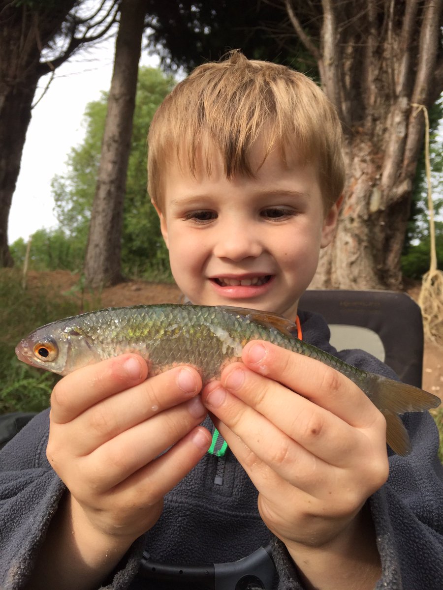fishingfamilyuk's tweet photo. Throwing it right back - almost 10 years in fact - how things have changed!

Take your kids fishing, make it fun ✌️

#fishing #fishingfamily #fishingkids #fishinglife #floatfishing https://t.co/s771jgdTWc
