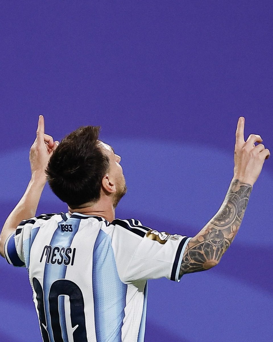 Tiago021TBA's tweet photo. Tu peux faire confiance à très peu de personnes dans ce monde. Mais une chose est sûre : si tu te lèves à 4h du matin pour regarder Lionel Messi, tu ne seras jamais déçu. 🐐🇦🇷 https://t.co/YrHKXvDAUm