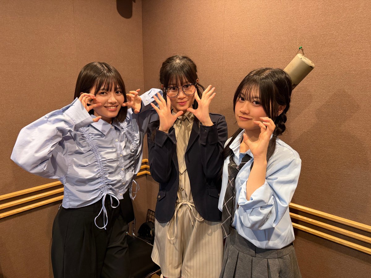 rege__official's tweet photo. ＼📻RE-GEnic radio #12 O.A📻／

【放送日時⏰】

🌟四国放送：6/18(木)16:40〜16:50
🌟山陽放送：6/18(木)18:45〜19:00
🌟ABCラジオ：6/18(木)25:00〜25:30
🌟IBC岩手放送：6/20(土)18:30〜19:00
🌟山口放送：6/21(日)14:05〜14:30

今週は #禾本珠彩 #高月凛々 #瑞川蒼依の3人で #おしゃべリージェ です💙🧡🩵

ぜひお聴きください🪄

#REGE #リージェ