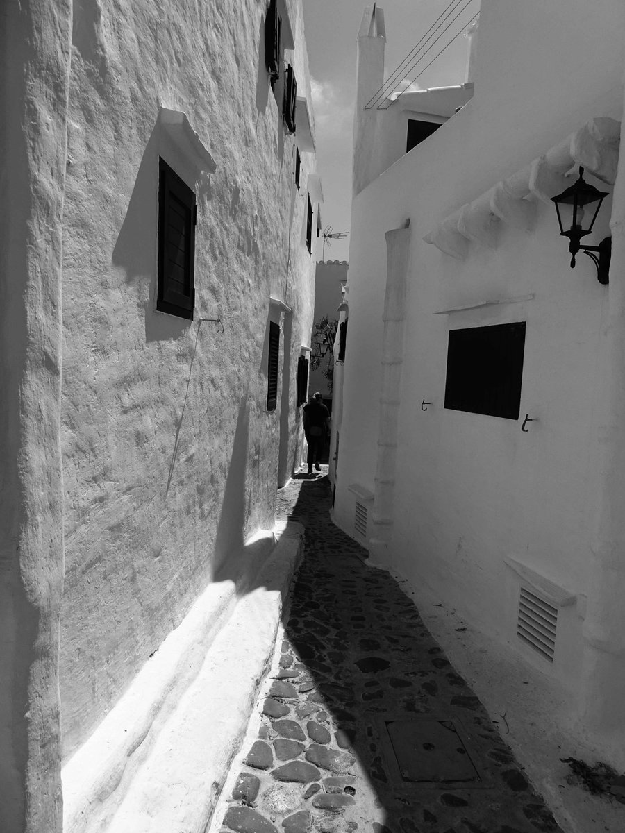 oscarvendrellf's tweet photo. Estrets...Binibèquer #binibèquer #menorca #paisoscatalans #santlluís #maó https://t.co/UJh1Nr4JHF