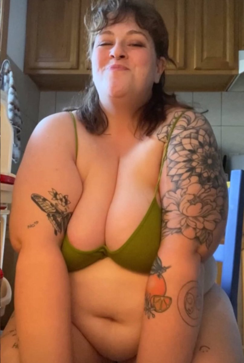 Doughbabe31's tweet photo. Your big momma😋💕
#fatgirl #weightgain #fat #bodyconfidence #gaining #belly #stuffing #feedism #gain #feedeestuffer #feedeegirl #feederism https://t.co/O4JcB6unp0