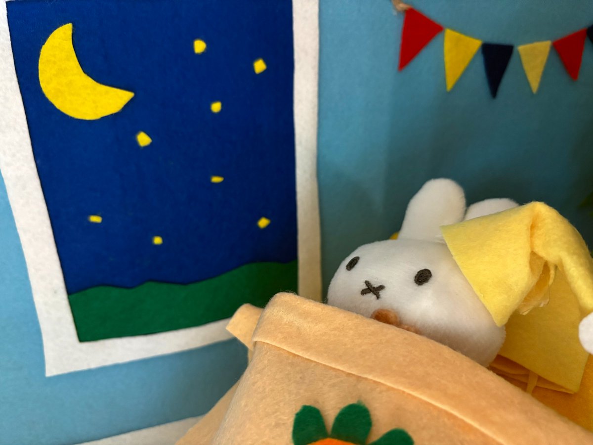 PinkoiJP's tweet photo. ミッフィーはベッドに入ったけど
明日がたのしみでまだ眠れないみたい🌙

あしたは、いよいよおたんじょうび 🎂
どんな1日になるかな？

おたんじょうびまで、あと1日。
#ミッフィー誕生日2026 #miffy #ミッフィー https://t.co/NOi5N4Nnzz