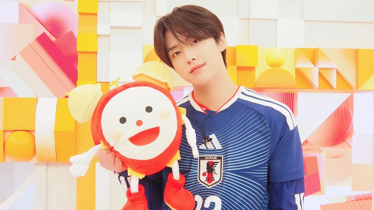mezamashimedia's tweet photo. 明日19日(金)に2回目の出演

『めざましテレビ』6月のエンタメプレゼンター
JI BLUE/JO1・河野純喜さんインタビュー 後編

▶︎https://t.co/xlXgwmDCaf

ワールドカップは“決定力”の上田綺世選手に注目！

もし自身が日本代表として出場できるなら？

@official_jo1
@official_jiblue
@cx_mezamashi https://t.co/IxaZEs51DG