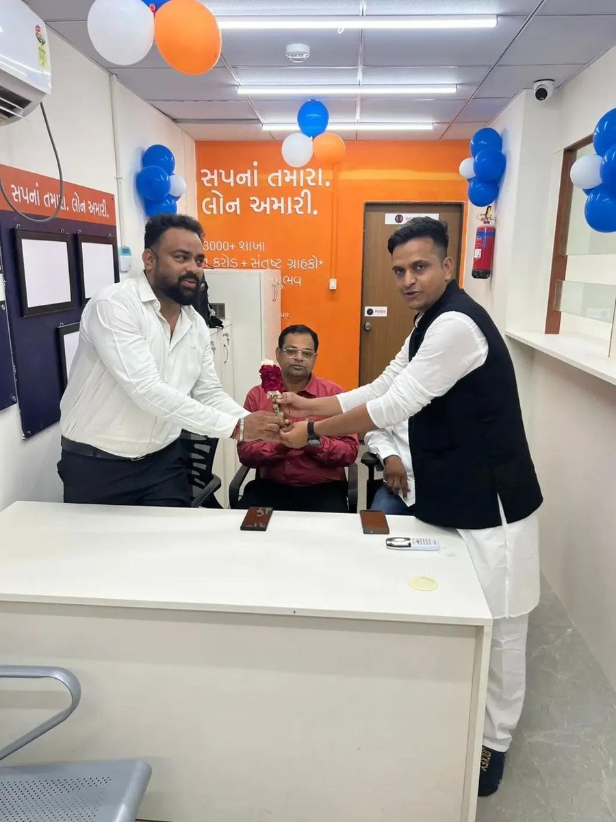 DevendrasinhVa8's tweet photo. IIFL ફાઈનાન્સ ની લીંક રોડ ખાતેની બ્રાન્ચનું ઉદ્ઘાટન કરી સૌને ખૂબ ખૂબ અભિનંદન સહ શુભકામનાઓ આપી.

#DevendrasinhVasava #Bharuch #BharuchNagarpalika #President https://t.co/xvX7XQHnsO