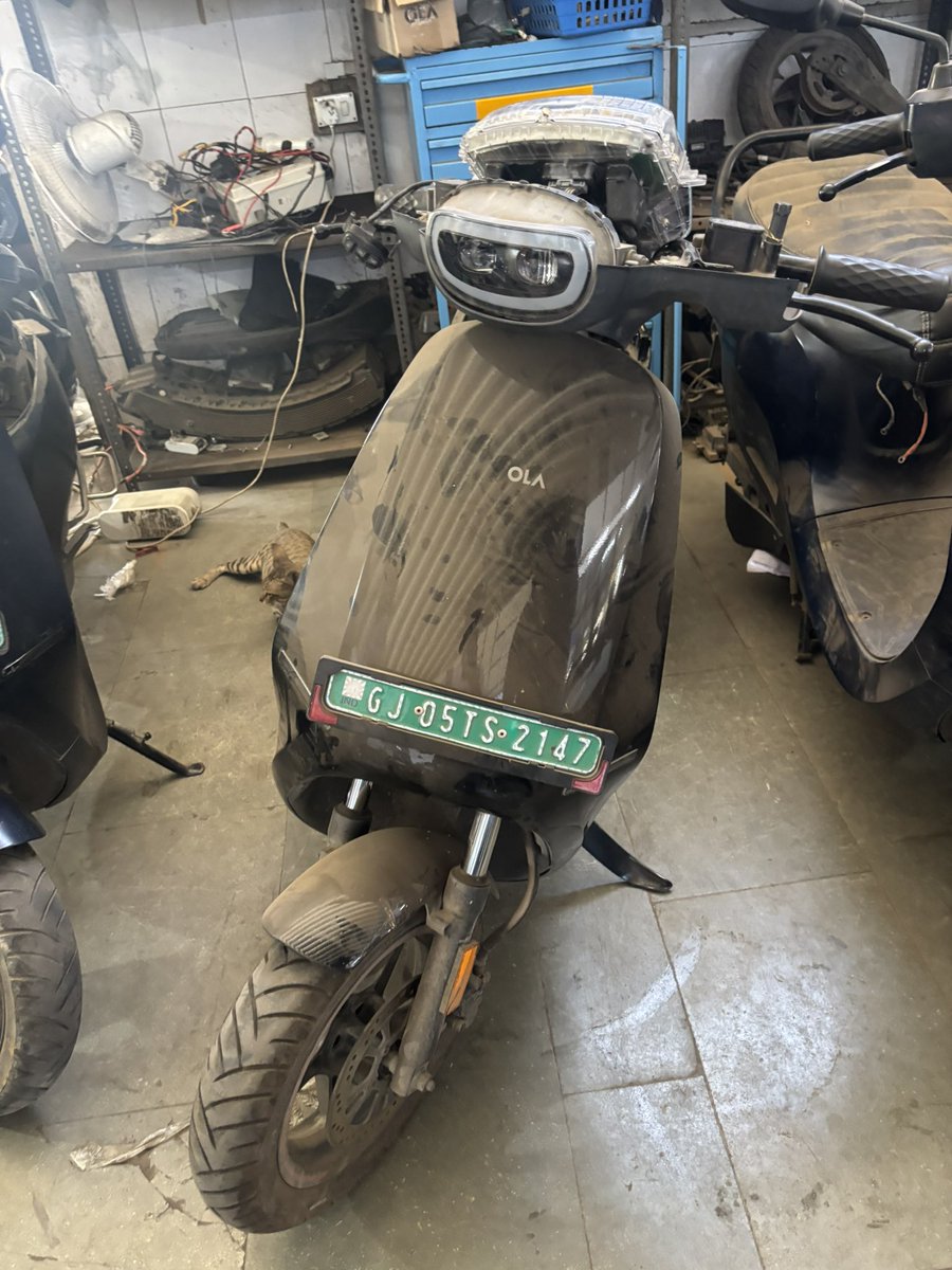 Bhavin_Patel_2's tweet photo. vehicle (GJ05 TS 2147) has been lying at your Surat service center for over 1 month, and it is still not repaired. Despite repeated follow-ups, there is no resolution. I am also being asked to pay money before the vehicle is taken up for service.#OlaElectric
@OlaElectric @bhash https://t.co/zNjINhB94o