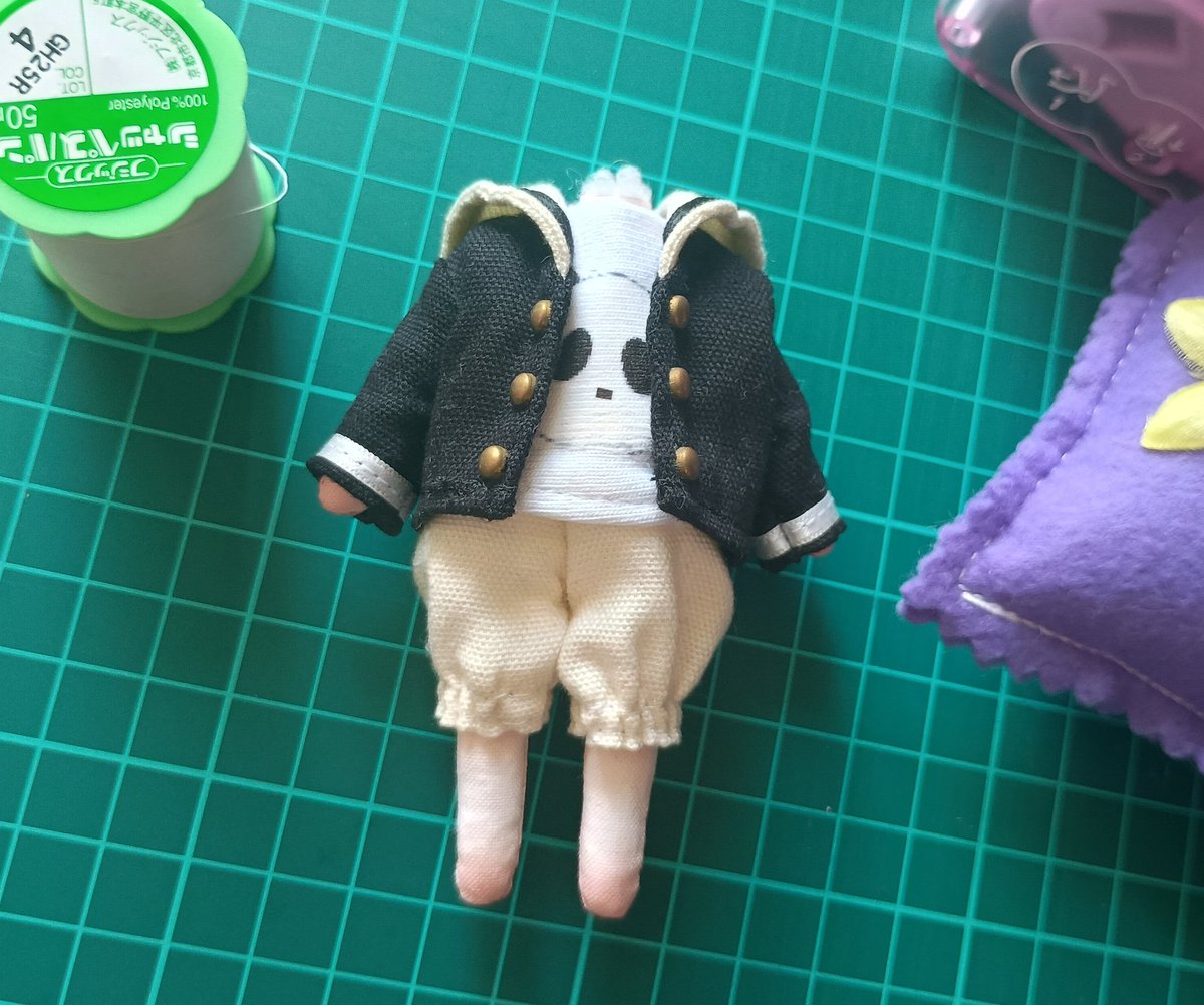 shinya_toybox's tweet photo. ドール服が着られる自作ぬいボディ
本番の布で試作🪡
いいかも…！かわいい☺️
写真二枚目ピコニーモ服、三枚目オビツ11服

問題は1つ作るのに2時間以上かかること😂 https://t.co/PwU5RDfMTF