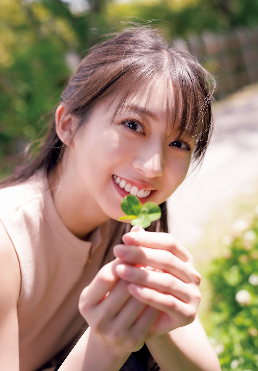 oricon's tweet photo. モー娘。牧野真莉愛、卒業記念グラビア披露
『週刊少年チャンピオン』5度目のソロ表紙

📸ほか写真あり
https://t.co/ZuQZdRaQ9t

#牧野真莉愛 https://t.co/1PbLPaVkZO