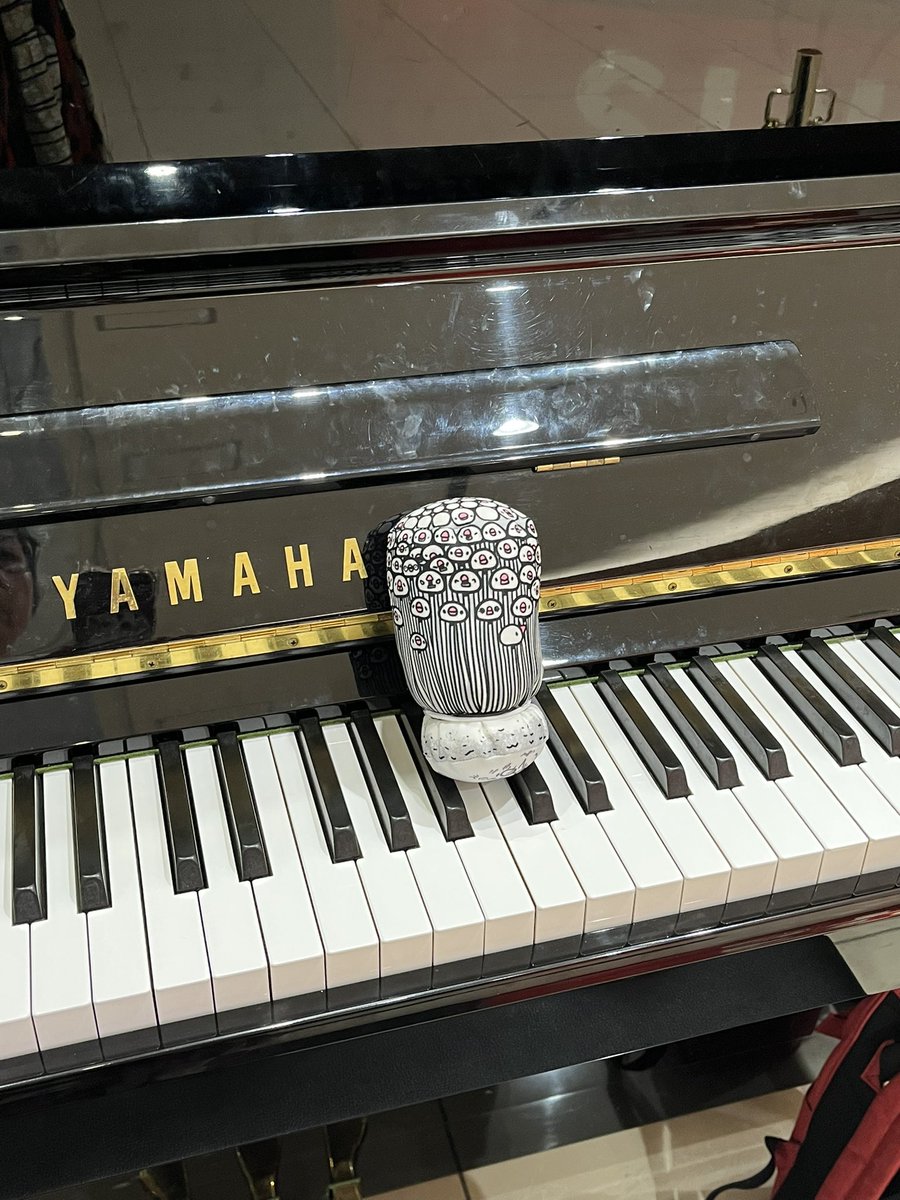 kozakura79's tweet photo. 久しぶりにイオンストピに来ました、えのきちゃん。

ガチャ屋さんで、「ぴよ手帖ふわもこポーチ」をゲット。
ふわもこしてます💖

#ストリートピアノ
#えのきぶんちょう
#イオンモール東員
#イオン大安店 https://t.co/dUfoIxrIk7