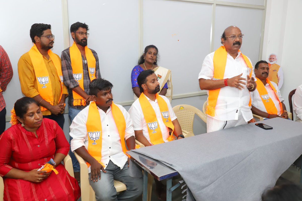 RamalingamMla's tweet photo. புதுச்சேரி, குமரகுருபள்ளம் பகுதியைச் சேர்ந்த சிலம்பரசன் மற்றும் அவரது நண்பர்கள் இன்று தங்களை பாரதிய ஜனதா கட்சியில் (BJP) அதிகாரப்பூர்வமாக இணைத்துக் கொண்டனர்! 🤝

மாநிலத் தலைவர் திரு. V.P. இராமலிங்கம் (V.P.R) அவர்கள், புதிய உறுப்பினர்களுக்குப் பொன்னாடை அணிவித்து, மலர்க்கொத்து வழங்கி வாழ்த்தி வரவேற்றார். 💐✨
"நமது கட்சியின் கொள்கைகளையும், மக்கள் நலன் சார்ந்த வளர்ச்சிப் பணிகளையும் அடித்தட்டு மக்களிடம் கொண்டு சேர்க்க அனைவரும் அர்ப்பணிப்போடு இணைந்து செயல்பட வேண்டும்!"
— தலைவர் V.P. இராமலிங்கம் அவர்கள் வாழ்த்துரை.

கட்சியின் வளர்ச்சிக்கு உழைக்க முன்வந்துள்ள புதிய தோழர்கள் அனைவருக்கும் மனமார்ந்த வாழ்த்துகள்!
 💥

#BJP #PuducherryBJP #VPRamalingam #BJPPuducherry #NewJoining #ModiWithPuducherry #BJPFamily #புதுச்சேரி #பாஜக