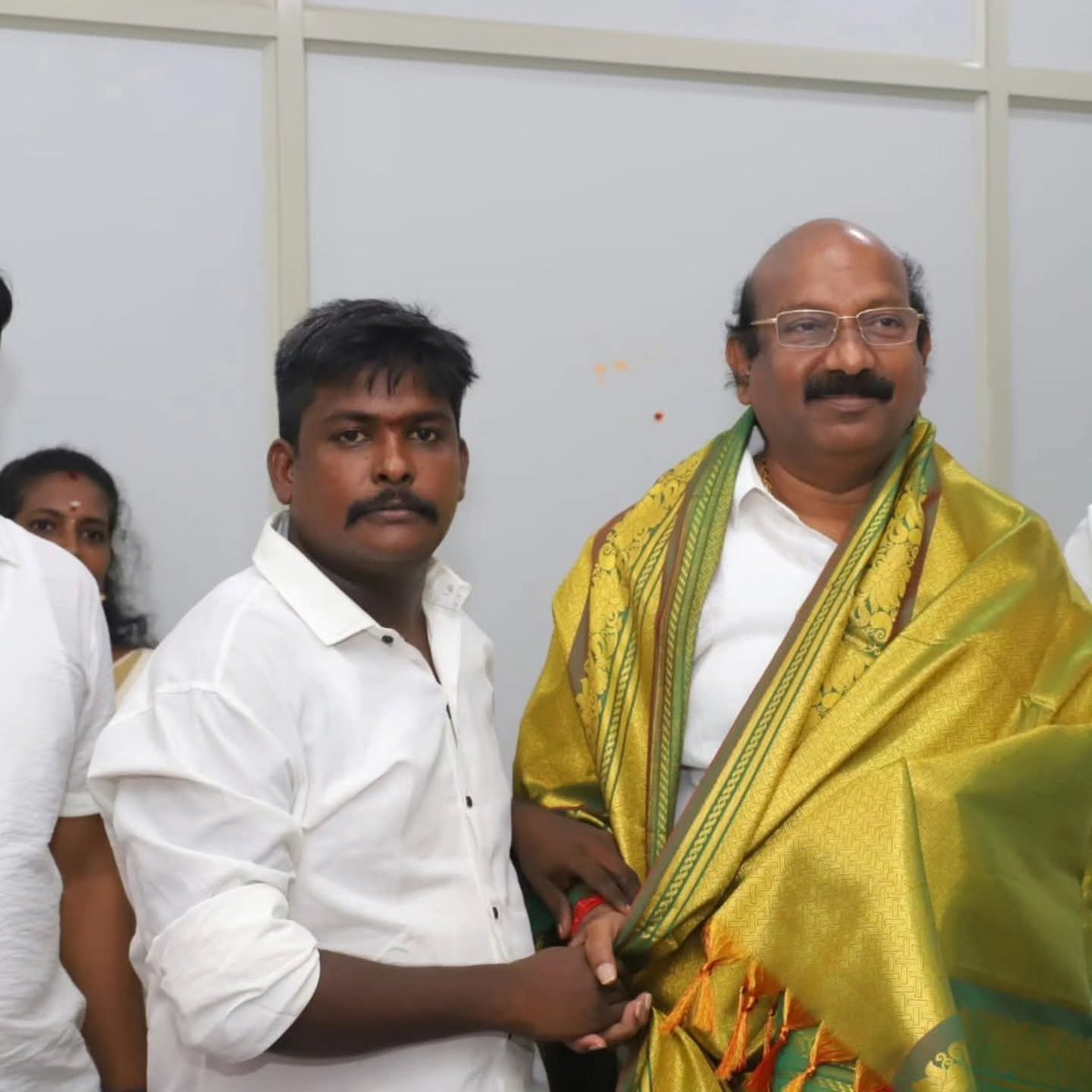 RamalingamMla's tweet photo. புதுச்சேரி, குமரகுருபள்ளம் பகுதியைச் சேர்ந்த சிலம்பரசன் மற்றும் அவரது நண்பர்கள் இன்று தங்களை பாரதிய ஜனதா கட்சியில் (BJP) அதிகாரப்பூர்வமாக இணைத்துக் கொண்டனர்! 🤝

மாநிலத் தலைவர் திரு. V.P. இராமலிங்கம் (V.P.R) அவர்கள், புதிய உறுப்பினர்களுக்குப் பொன்னாடை அணிவித்து, மலர்க்கொத்து வழங்கி வாழ்த்தி வரவேற்றார். 💐✨
"நமது கட்சியின் கொள்கைகளையும், மக்கள் நலன் சார்ந்த வளர்ச்சிப் பணிகளையும் அடித்தட்டு மக்களிடம் கொண்டு சேர்க்க அனைவரும் அர்ப்பணிப்போடு இணைந்து செயல்பட வேண்டும்!"
— தலைவர் V.P. இராமலிங்கம் அவர்கள் வாழ்த்துரை.

கட்சியின் வளர்ச்சிக்கு உழைக்க முன்வந்துள்ள புதிய தோழர்கள் அனைவருக்கும் மனமார்ந்த வாழ்த்துகள்!
 💥

#BJP #PuducherryBJP #VPRamalingam #BJPPuducherry #NewJoining #ModiWithPuducherry #BJPFamily #புதுச்சேரி #பாஜக