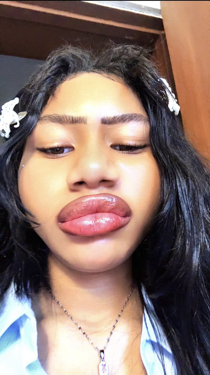 Angellleonorah's tweet photo. Yall into plump lip workers? Hire me https://t.co/G6lR58u53i