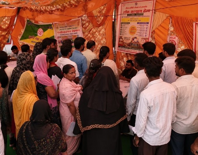 nulmshamli's tweet photo. जनपद शामली में #स्वनिधिमहोत्सव का आयोजन किया गया।  

उक्त कार्यक्रम में #स्ट्रीटवेंडर्स को सम्मानित किया गया तथा प्रथ��, द्वितीय व तृतीय लोन प्राप्त करने वाले पथ विक्रेताओं को स्वीकृत पत्र, चेक व क्रेडिट कार्ड का वितरण किया गया https://t.co/E2rNBXxM6j