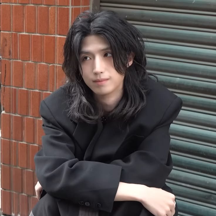 falseheaven's tweet photo. Hear me out. Younger jnan nodong pistol ke kepala older jnan— tangan satunya njambak rambut panjang si kakak. Mukanya penuh kebencian dan amarah soalnya older jnan malah jadi sesuatu yang dibenci his younger self. https://t.co/0pcs4rkEgP
