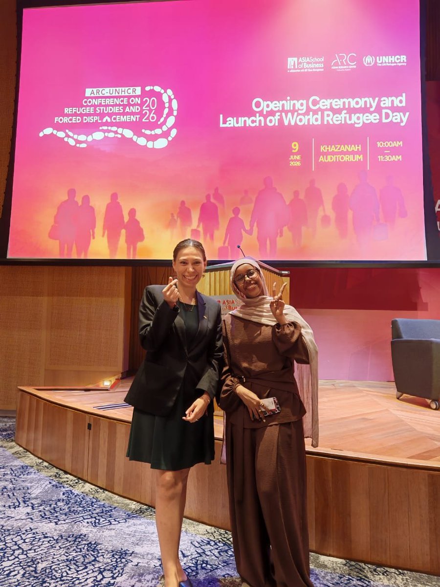 EmbaMexMls's tweet photo. 🤝En #REFCON2026 dialogamos con Project Stand Up y MonRefugee sobre liderazgo comunitario, emprendimiento y acceso a la educación para personas refugiadas.   Reafirmamos el compromiso con la inclusión, la dignidad humana y la   cooperación internacional. #WorldRefugeeDay #MxInMls https://t.co/gkn9wQZ9hF