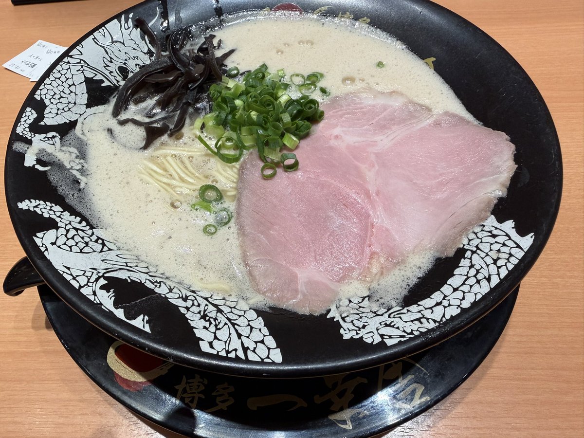 a_ja623's tweet photo. 福岡、鹿児島ツアー最高でした！
紹介されたバーが良すぎた！！また行くとよ。黒豚うますぎるし、憧れのしろくまは神！さてANAで帰ります👍全く問題ないさぁ。 https://t.co/lxZtwGQ5Q7