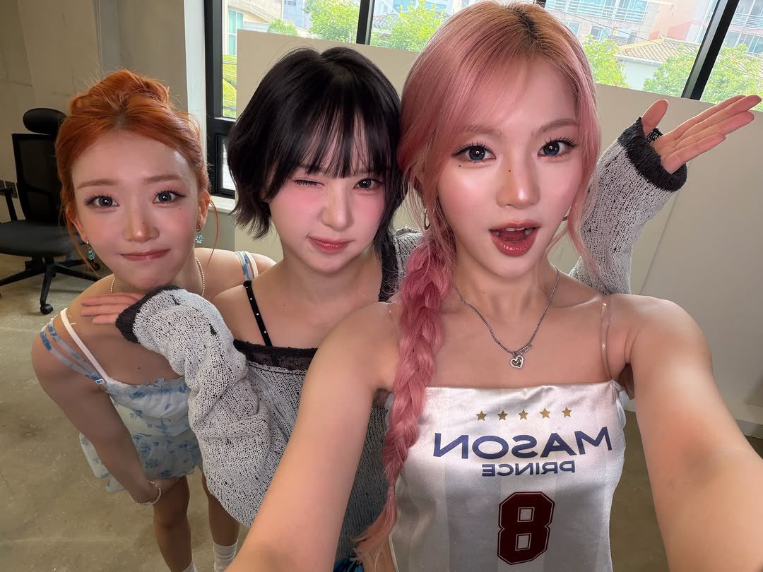 GFS_backup's tweet photo. [PIC] 260618 - STAYC Isa (isamovingon) ig post with Eunha 

#GFRIEND #VIVIZ #EUNHA @VIVIZ_official https://t.co/ZzMc0E8vI8