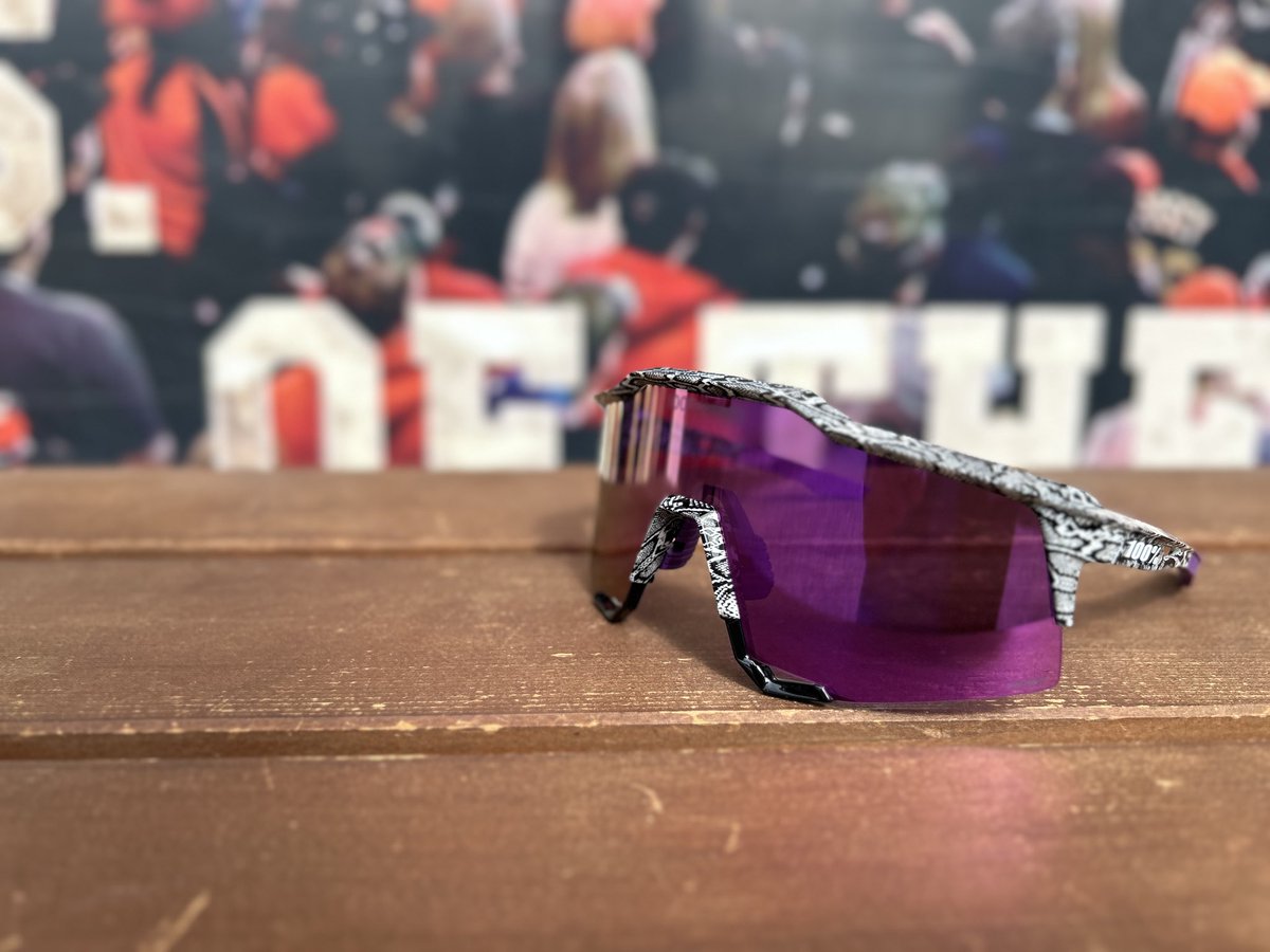 standin2015's tweet photo. 【100%サングラス】

MLBで活躍中のエリー・デラクルーズ選手のシグネチャーコレクション🕶️

フレームカラーはWhite Venom
レンズカラーはDark Purple Mirror Lens

インパクト抜群のデザインは流石MLBのスター選手💥 https://t.co/GhHNl5g1w7