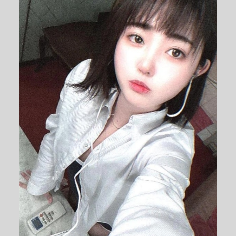 ninning04's tweet photo. 沒人來幫我脫衣服QQ https://t.co/SwWUcDOG4v