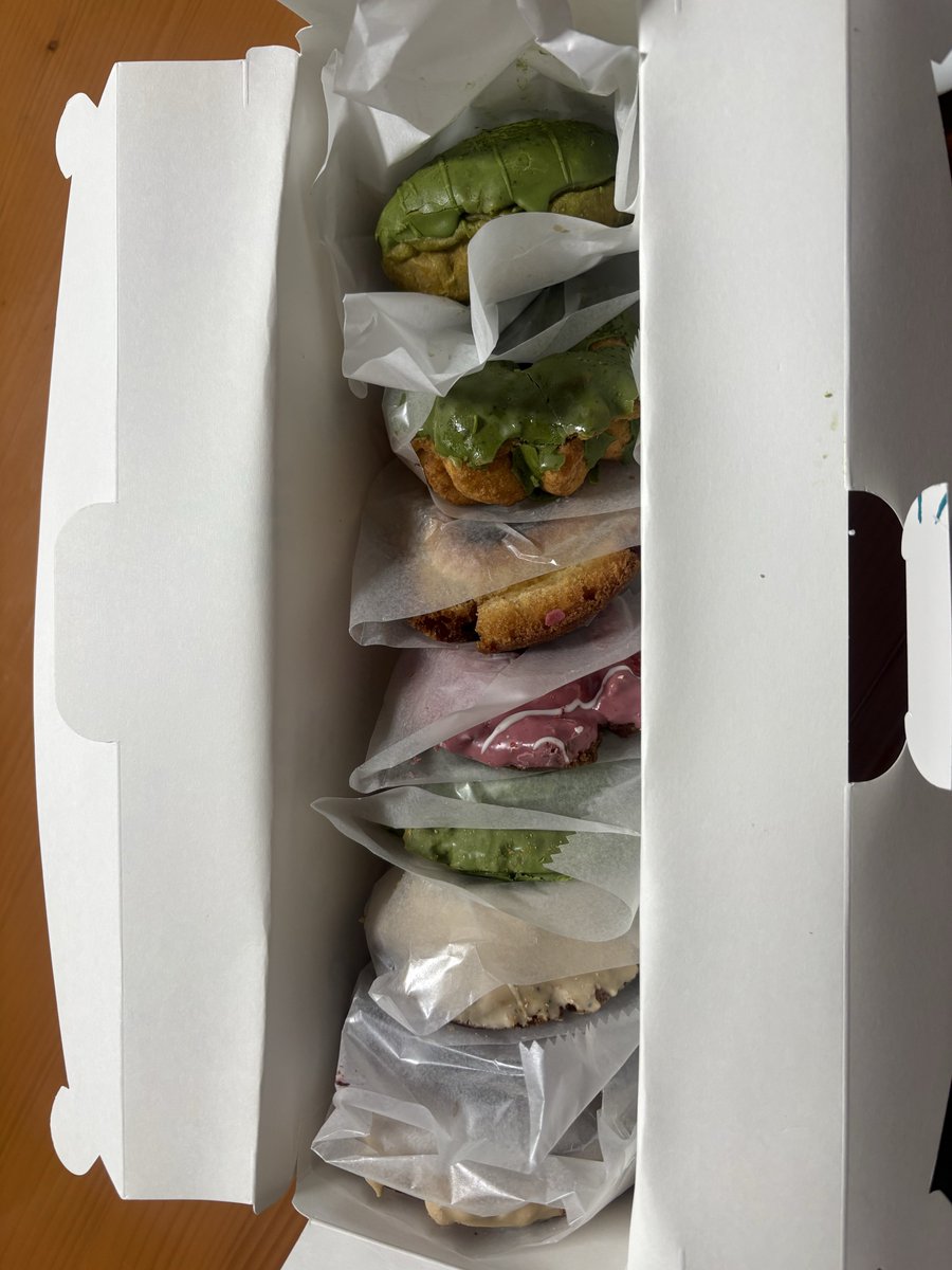 siunryuuto's tweet photo. 最近近場にできたJACK IN THE DONUTS(.ジャック イン ザ ドーナツ)！
自分の好きなオールドファッションの種類が多めです！ https://t.co/UEAXLvBF3P