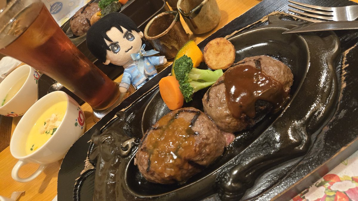 Uppy313k's tweet photo. 念願のさわやかハンバーグ行けたよ！！！！

うまいよ！！！
美味いよ！けんとぉぉ😭 https://t.co/vaGEwLS4Q6