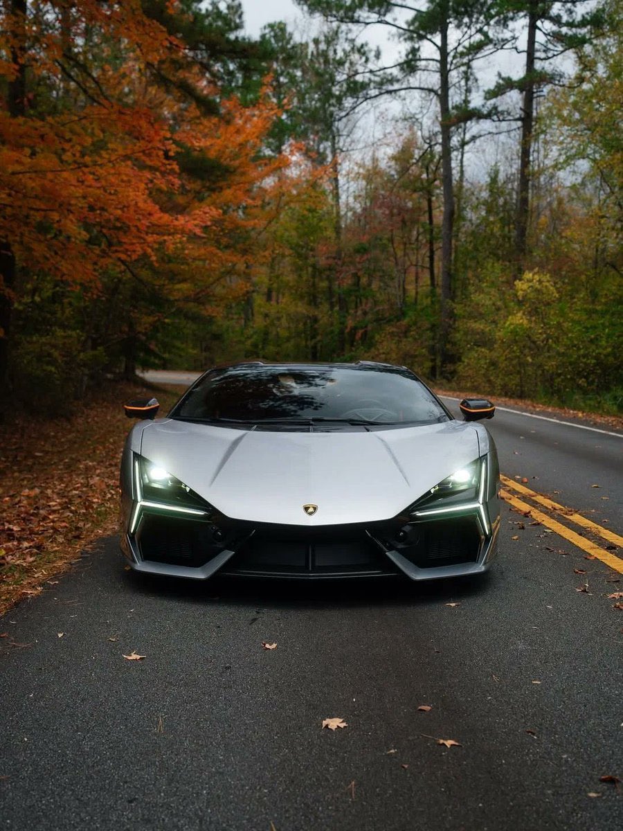 magiccars09's tweet photo. Lamborghini Revuelto 🤍 https://t.co/aKINKuUsTS