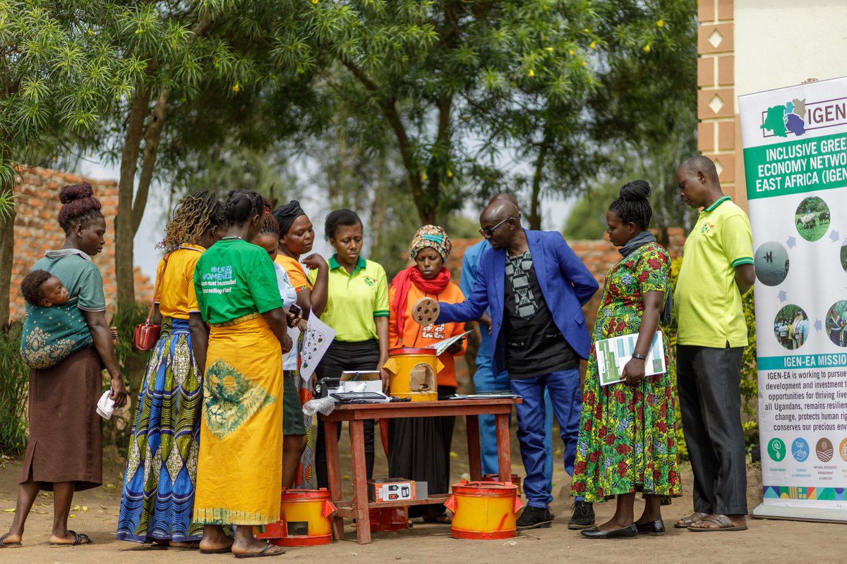 AfiegoUg's tweet photo. Uganda's ⚡️energy future should prioritise people and the environment.

Investing in clean, renewable and sustainable energy will create green jobs and reduce pressure on forest among others. https://t.co/mksCeg82Vt