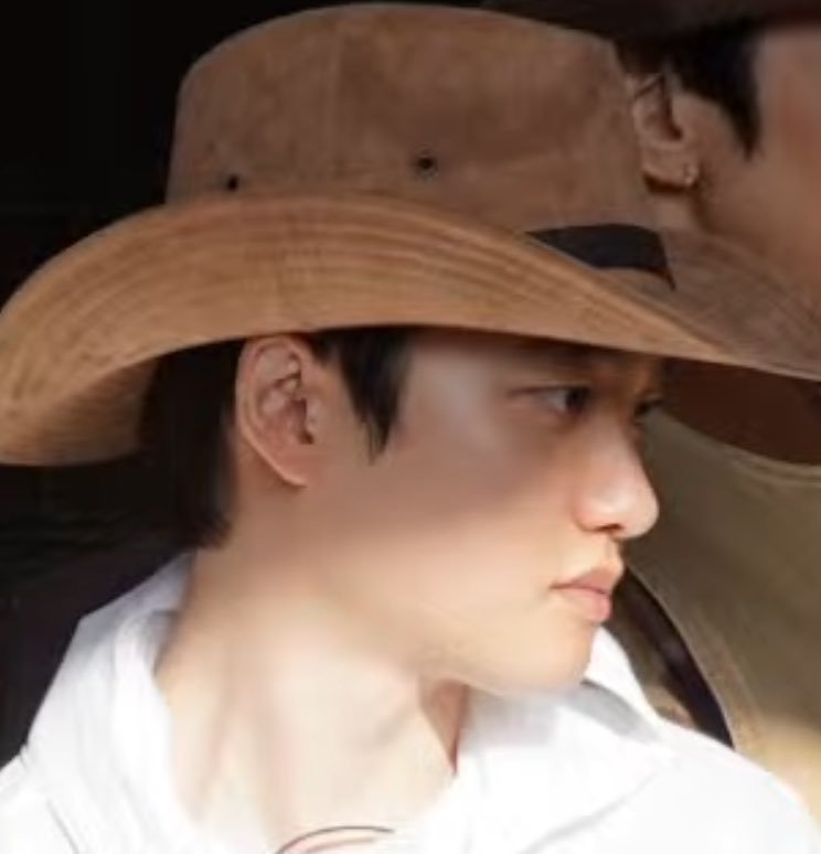 allmokyung's tweet photo. inilah hidung alami itu, dari depan round tip nya tapi dari samping nose bridge sampe cupingnya tinggi jd side profilenya cakep😭 https://t.co/NHS7VhkPe1