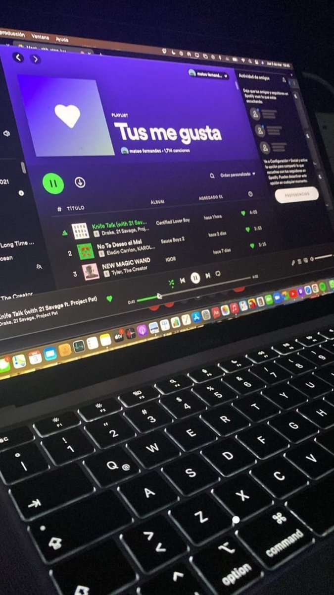 yourboyjack25's tweet photo. I got a new MacBook yay https://t.co/wEkMV0R6vS