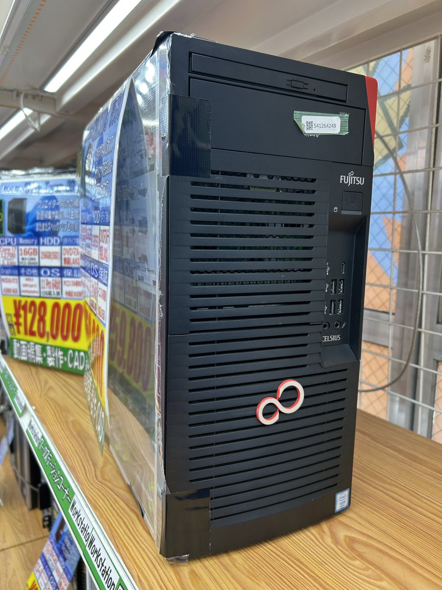 PCcomfullAKB4's tweet photo. 本日入荷のコンパクトなワークステーション!
Quadro P2200入りで、3D制作やRAWには十分な構成✨
ミニタワーサイズで省スペースに収まるのもGood👍
最大で4画面出力に対応し、複数同時出力での作業にもオススメ!!
2台限り!
#富士通 #celsius #w580 https://t.co/B16FaVo7Jp