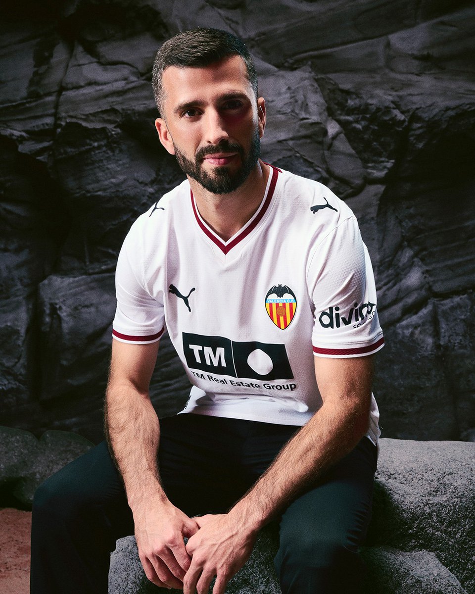 valenciacf's tweet photo. El Valencia CF y PUMA presentan la equipación home 2026-27, un tributo a la historia por la eternidad de Mestalla

@valenciacf ❎ @pumafootball