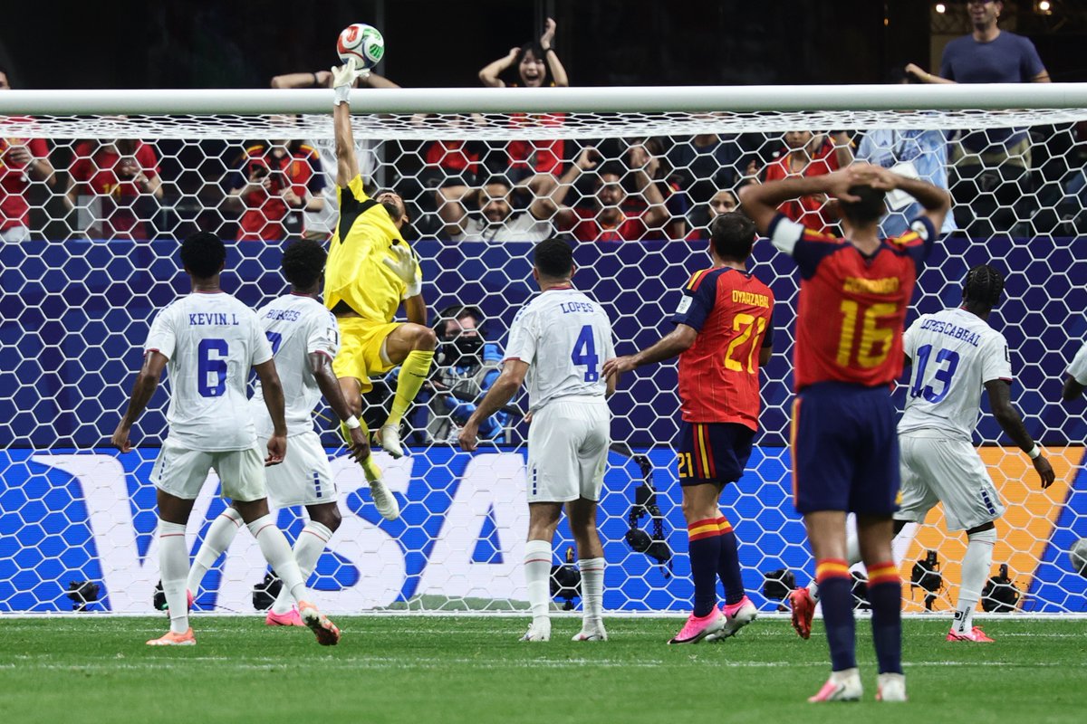 iha_spor's tweet photo. 📌2026 FIFA Dünya Kupası'nda grup aşamasının ilk maçları tamamlandı
👉İlk maçlar sonunda 75 gol atıldı
👉Şu ana kadar en farklı galibiyet 7-1’le Almanya’dan
👉En fazla gol atılan Dünya Kupası olmaya aday
🔗https://t.co/pbCqqpCJm9 https://t.co/UMpNyZBZkN