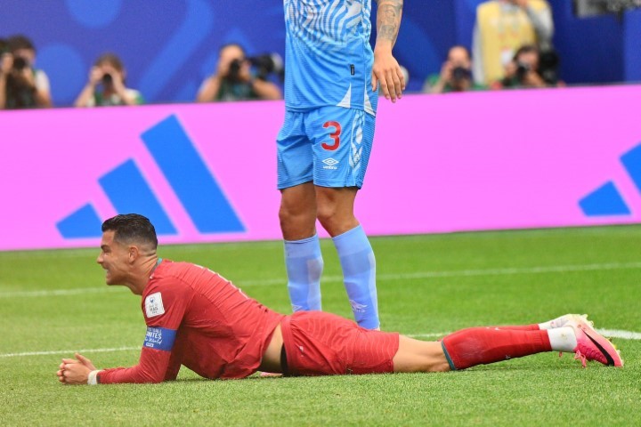 iha_spor's tweet photo. 📌2026 FIFA Dünya Kupası'nda grup aşamasının ilk maçları tamamlandı
👉İlk maçlar sonunda 75 gol atıldı
👉Şu ana kadar en farklı galibiyet 7-1’le Almanya’dan
👉En fazla gol atılan Dünya Kupası olmaya aday
🔗https://t.co/pbCqqpCJm9 https://t.co/UMpNyZBZkN