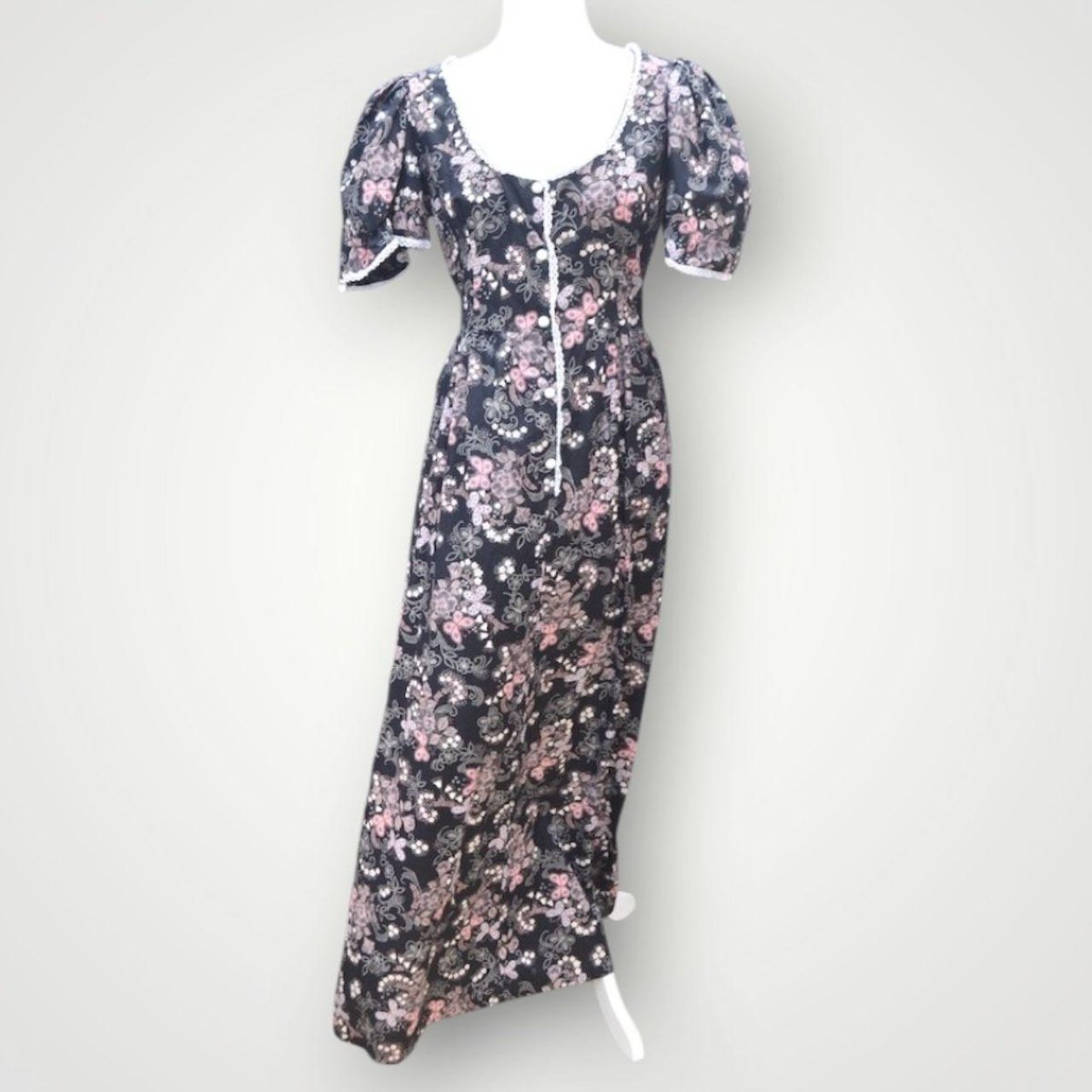VintageLagoon's tweet photo. 🌼 Vintage Blue Lagoon 
Discover carefully curated vintage &amp; preloved fashion, full of colour, character, and timeless style. New finds are added regularly. 🌼 Vintage 1970s Shelena of London Cotton Floral Maxi Dress – UK 10 – Boho Summer Style 💛

#VintageFashion #PrelovedStyle https://t.co/kE9JBw12GB