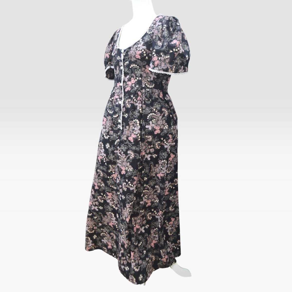 VintageLagoon's tweet photo. 🌼 Vintage Blue Lagoon 
Discover carefully curated vintage &amp; preloved fashion, full of colour, character, and timeless style. New finds are added regularly. 🌼 Vintage 1970s Shelena of London Cotton Floral Maxi Dress – UK 10 – Boho Summer Style 💛

#VintageFashion #PrelovedStyle https://t.co/kE9JBw12GB