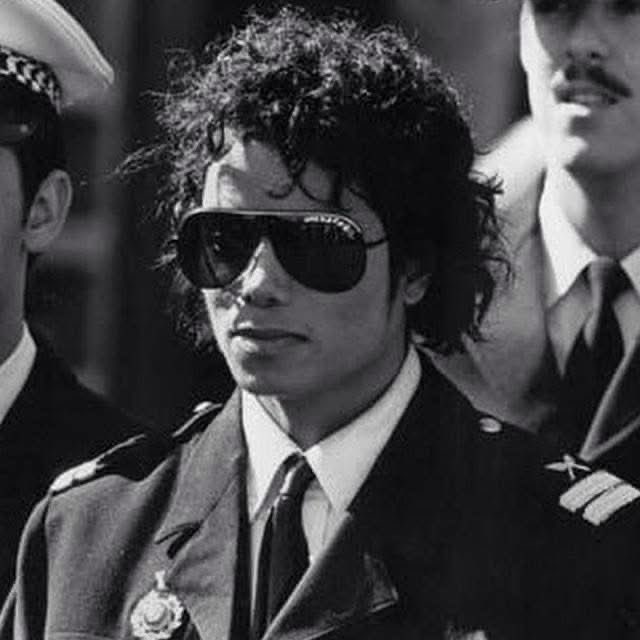 mjshqz's tweet photo. he’s so fucking cool i’m scared https://t.co/CGpTOcoOW2